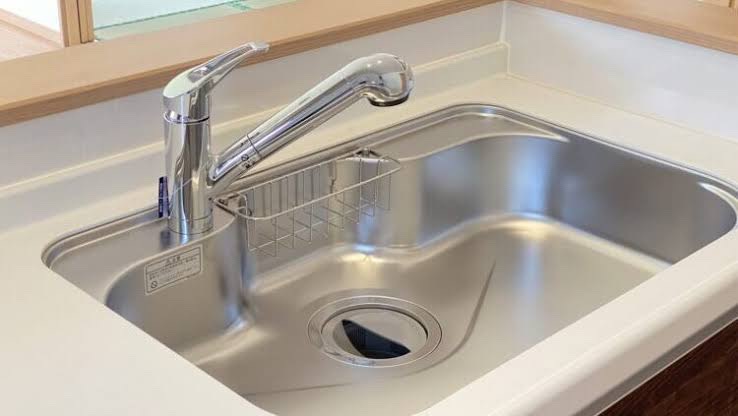 キッチンシンクの新しい混合水栓